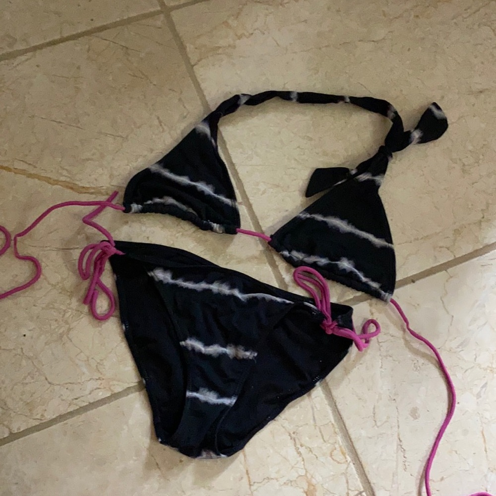 Black bikini